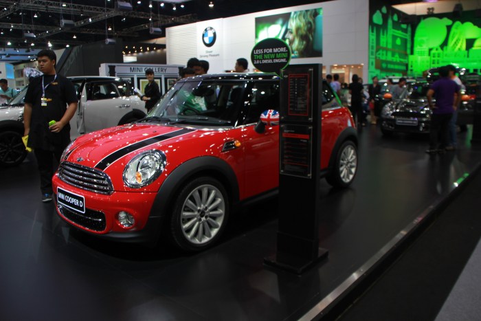 ไป motor expo มาเลยเก็บรูปมาฝาก(มือใหม่เพิ่งหัดถ่ายติชมด้วยนะครับ).(เพิ่มรูปรถให้แล้วครับ)
