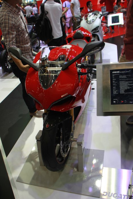 ไป motor expo มาเลยเก็บรูปมาฝาก(มือใหม่เพิ่งหัดถ่ายติชมด้วยนะครับ).(เพิ่มรูปรถให้แล้วครับ)