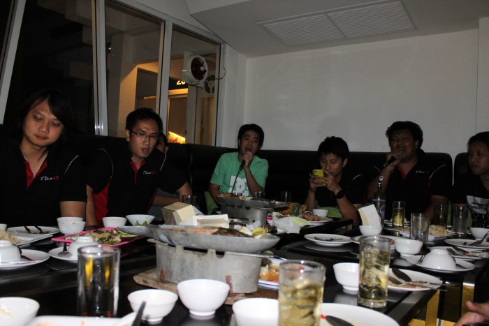 ร้องไป กินไป...