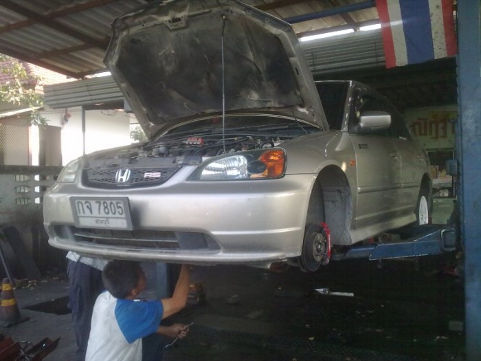 อู่นอกครับเปลี่ยนลูกปืน และซีลท้ายเครื่องครับ
