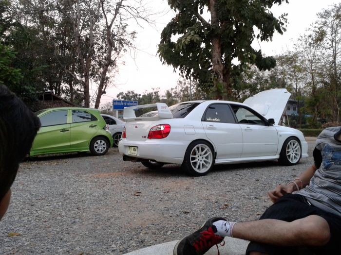 สมาชิกใหม่ของครอบครัว Honda Brio คันนี้เอาแอคคอร์ดgen8  ไปแลกมาซะงั้น
หลัง Brio จะเห็น ES จอดหลบตำรวจอยู่คันนึง