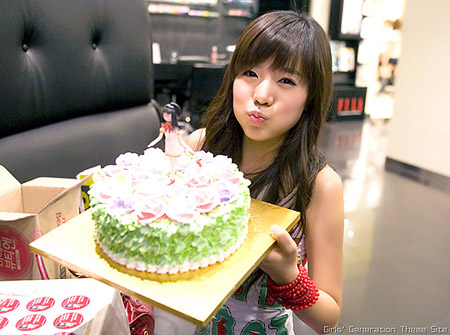 เป่าเค้กด้วยน่ะครับ