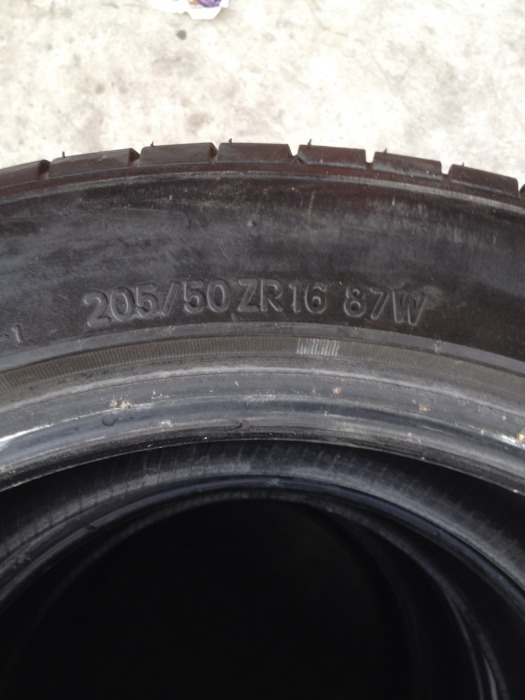 >>> ขายยาง% 205/50/16 ปี10 ไม่บวม ไม่แตก ไม่ร้าว 4 เส้น ดอกเยอะ <<<
