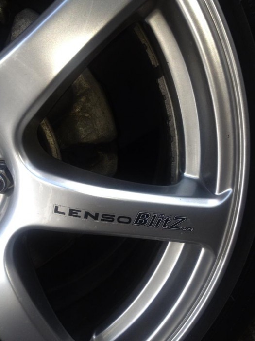อยากได้ Lenso ขอบ 17 ลายนี้เลย