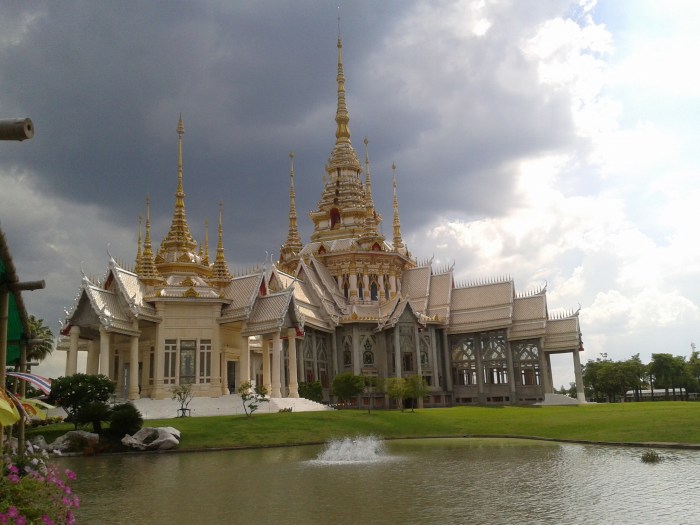 นำภาพ วิหารสมเด็จพระพุฒาจารย์(โต)  มาฝากคร๊าบ