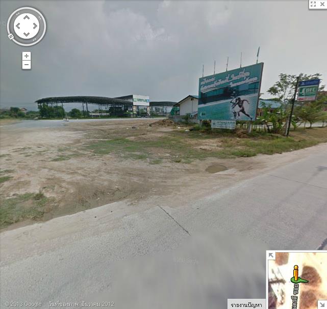สนามใหญ่ ๆ 2 สนาม สนามกลางแจ้ง 2 สนาม ที่จอดรถ มองจากตรงนี้ถึงน่าจะ 300 เมตรจอดได้ หลายร้อยคัน
