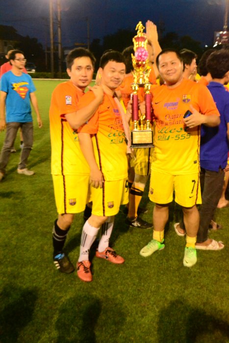 ขอแสดงความยินดีกับทีม Es ชลบุรีด้วยครับ
ผมวิ่งมาเก็บภาพไม่ทัน พอดีไปถ่ายวิวอยุ่ด้านนอก
