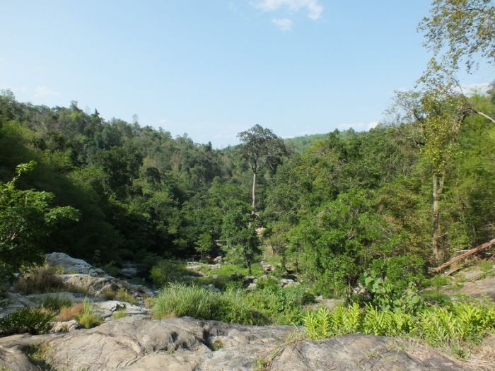 มีสถานที่ท่องเที่ยวมาแนะนำครับเผื่อท่านใดผ่านไปแถวนั้น