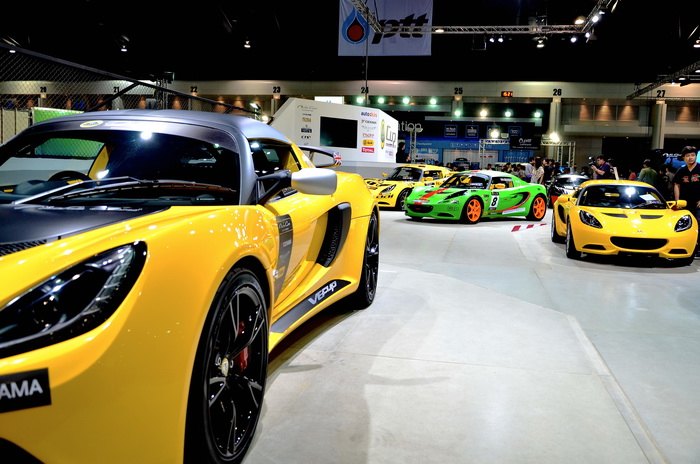 เอาบรรยายกาศงาน Auto Salon 2013 มาฝากไว้ดูเพลินๆครับ