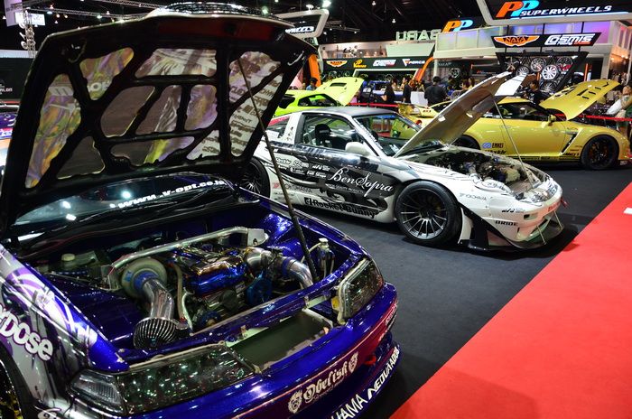 เอาบรรยายกาศงาน Auto Salon 2013 มาฝากไว้ดูเพลินๆครับ