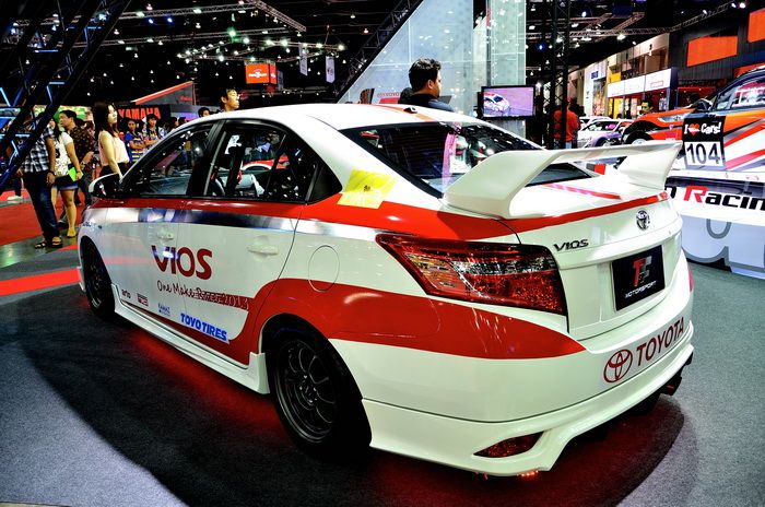 เอาบรรยายกาศงาน Auto Salon 2013 มาฝากไว้ดูเพลินๆครับ