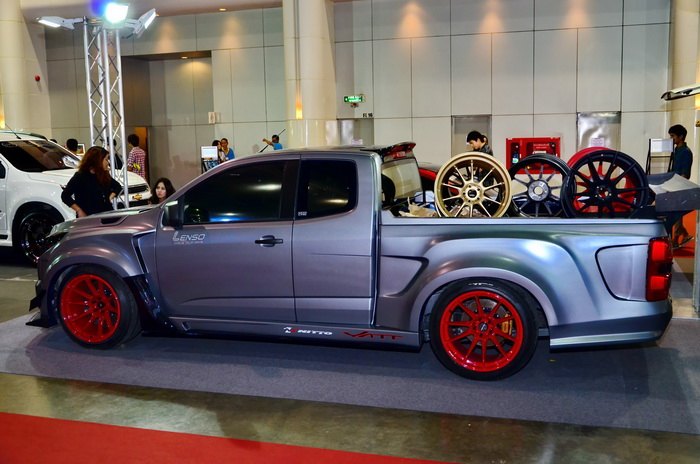 เอาบรรยายกาศงาน Auto Salon 2013 มาฝากไว้ดูเพลินๆครับ