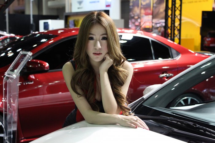 ส่วนตัวชอบคนนี้มากกว่าอ่ะ 55
