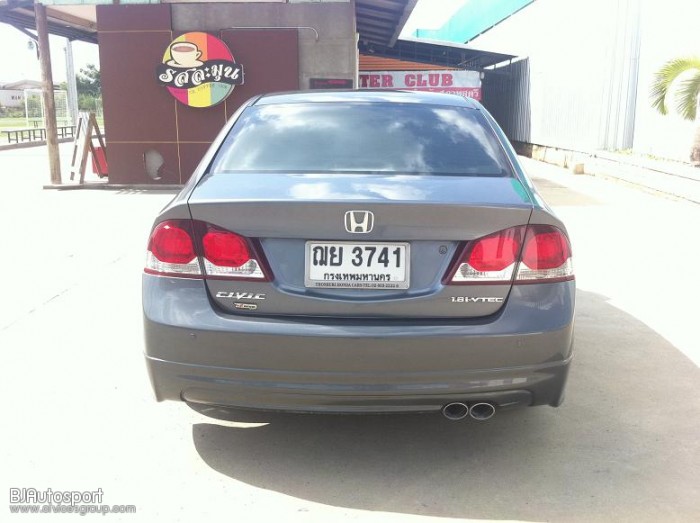 CIVIC 1.8 i-VTEC 2009 สีเทาดำ ฟรีดาวน์ -> Minor Change ไฟท้ายแปดเหลี่ยม, มือเดียวออกห้าง