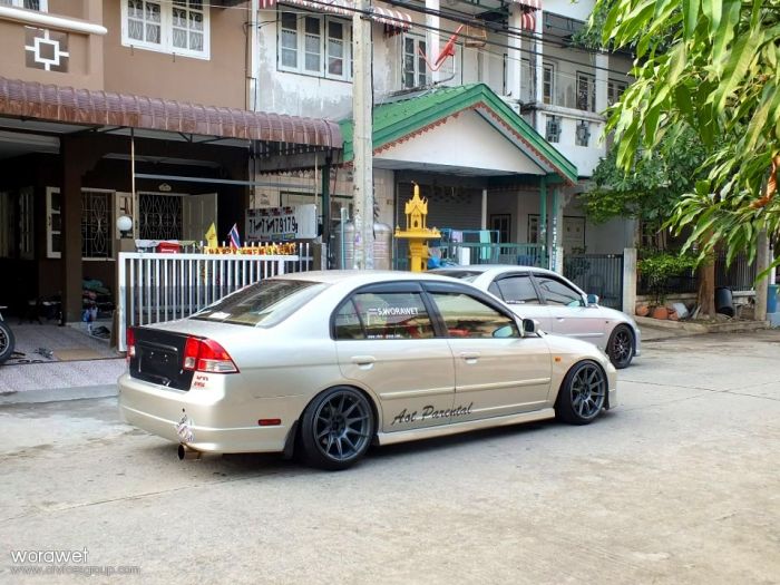ร่วมโพสต์แนวทางการแต่งรถ สีทอง กันหน่อยครับ (โชว์รูมรถสีทอง!)