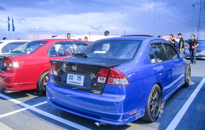 show รถกันหน่อยคับคนระรูป​ 2 รูป