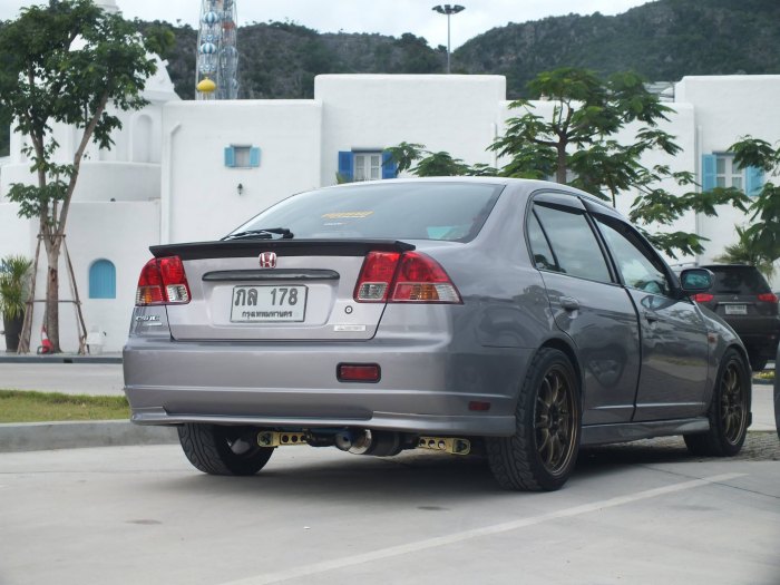 show รถกันหน่อยคับคนระรูป​ 2 รูป
