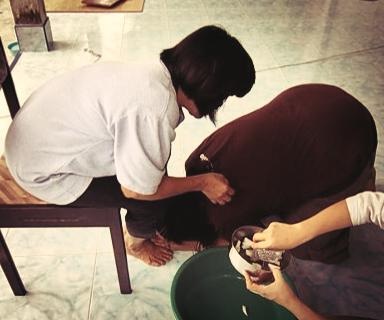 เนื่องจาก พรุ่งนี้เป็นวันแม่ ใครมีรูปถ่ายคู่กับแม่ ลองเอามาแชร์กันหน่อยสิคับ