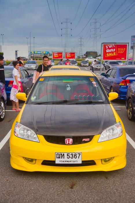 show รถกันหน่อยคับคนระรูป​ 2 รูป