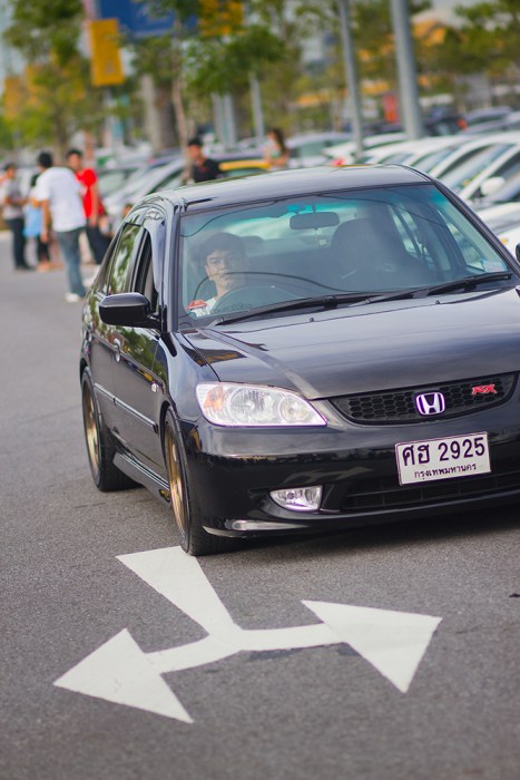 show รถกันหน่อยคับคนระรูป​ 2 รูป