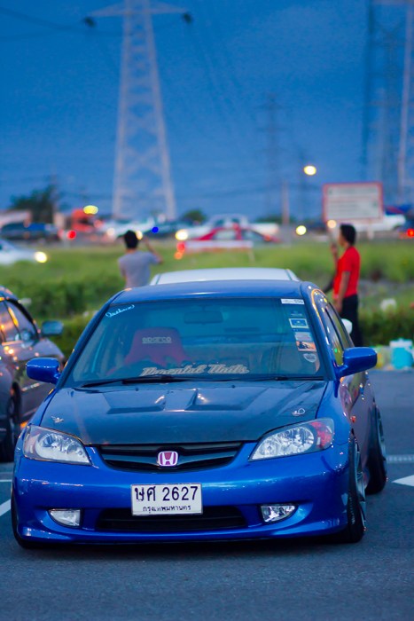show รถกันหน่อยคับคนระรูป​ 2 รูป