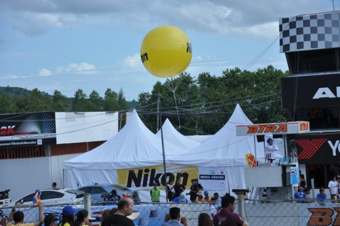 ขอบคุณบูธ Nikon สำรับน้ำดื่มและบัตรตากล้อง ผมใช้ Nikon พอดี