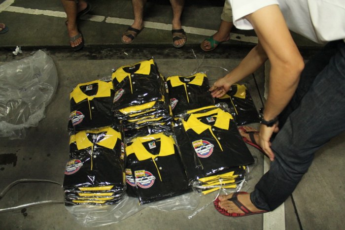เสื้อ ที่รอคอย