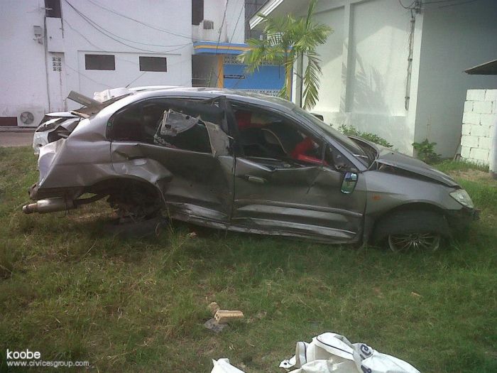 ขออนุญาตพี่ต้นด้วยครับ..ภาพสุดท้ายก่อนการอำลา หันไปใข้ eco car.