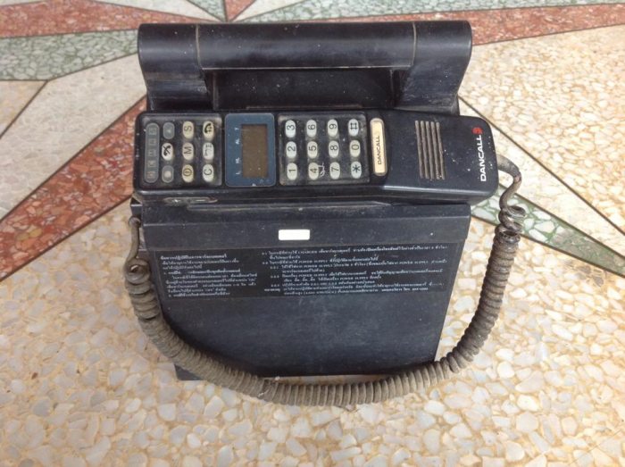 โทรศัพท์เครื่องแรกของคุณรุ่นอะไรครับ