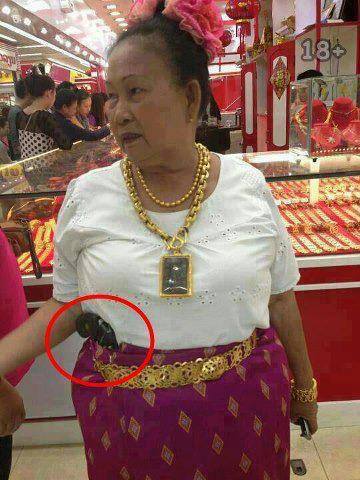 ยายครับนั่นโซ่ล่ามหมาหรือทองครับ...
