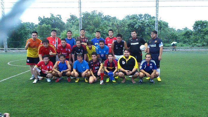 ถ่ายรูปร่วมกัน ผลจบลงด้วยสกอร์ 4-3 ใครแพ้ชนะไปสืบกันเอาเองเด้อออ
