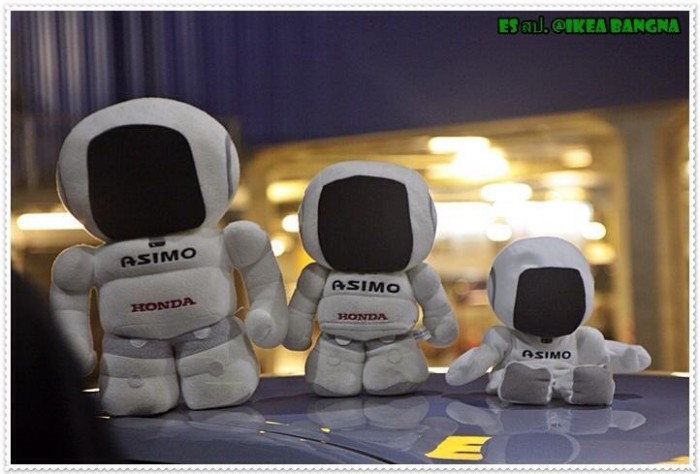 The Asimo Fimaly in Car