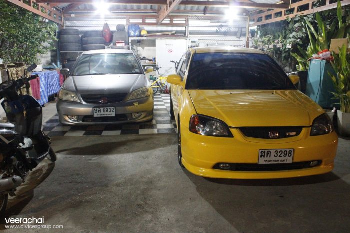 คันซ้ายนั่นรถเจ้าของบ้าน คันขวา รถผู้มาถึงก่อนคันแรกได้จอด ในโรงรถคู่เจ้าของบ้านเลย