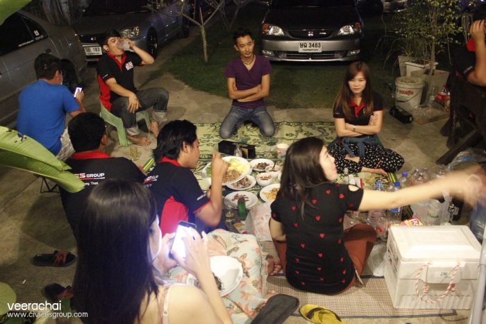 กับข้าวช่วยกันทำจากสาวๆ และ หนุ่ม ขี้เมาอร่อยทุกอย่างจริงๆ ครับ