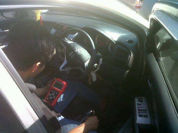 วันนี้ผมเอา City09 ลูกค้าไปลบโค็ต Air bag ปรากฎว่าพี่เข้าแจ้งว่าลบไม่ได้ครับ Sensor Air bag เสีย