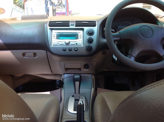 ขาย CIVIC DIMENSION สีดำสภาพสวย เดิมๆแท้ๆ วิ่งน้อย 1.3แสนกม. เจ้าของขายเอง 3แสนครับ