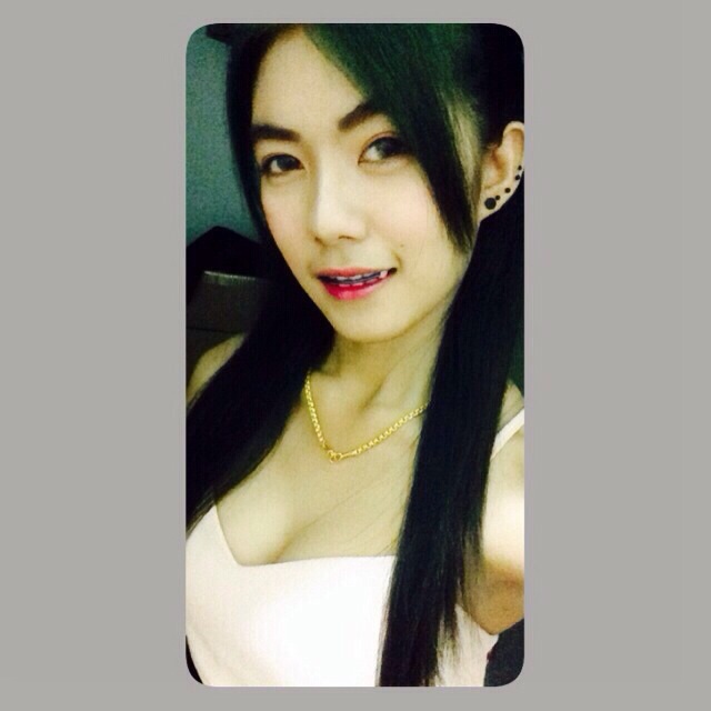 ถ่ายเล่นๆหน้าร้าน ครับ