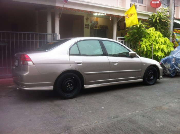 ร่วมโพสต์แนวทางการแต่งรถ สีทอง กันหน่อยครับ (โชว์รูมรถสีทอง!)