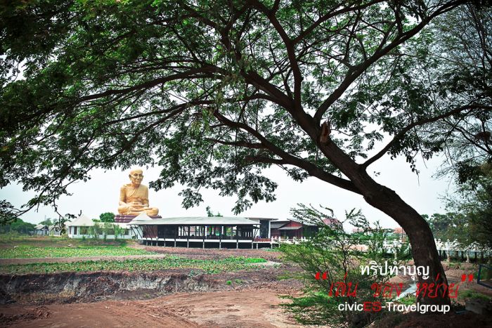 หามุมถ่ายไปเรื่อยครับ