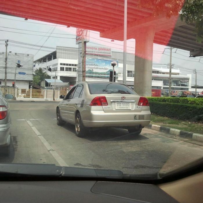 รถใครเอ่ยย แยกการไฟฟ้ามีนบุรี ^^