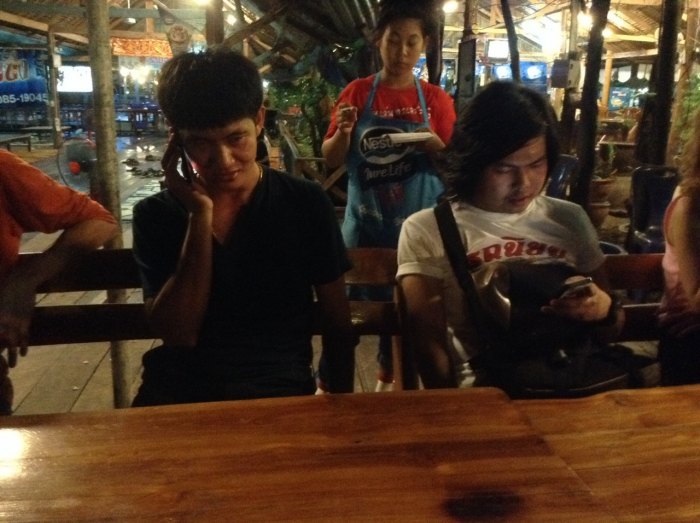 นี่ก้อเหมือนไม่ได้มาด้วยกัน5555555