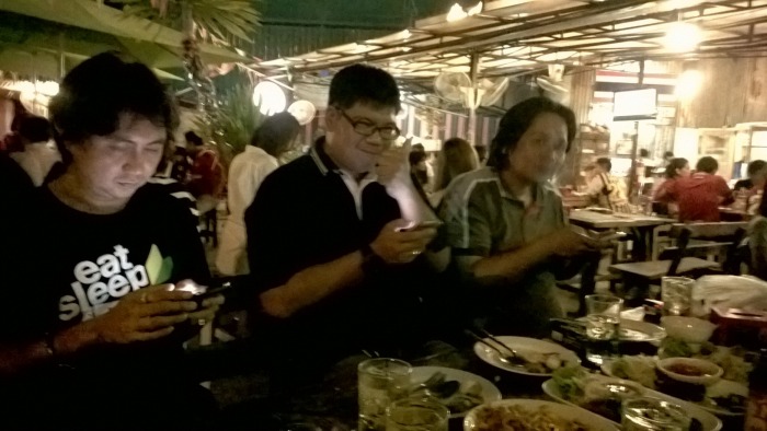 จิ้มกันแทบจอแตก....