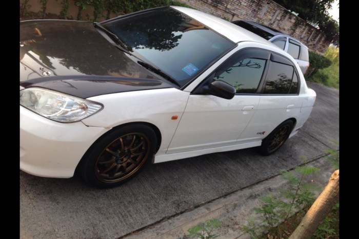 ขายcivic Es ปี03ครับ  300000ไม่ขายรีบใช้เงินเอาไป 260000 ครับด่วน แปลงหน้าแล้วของแต่งเพียบครับแท้ๆ