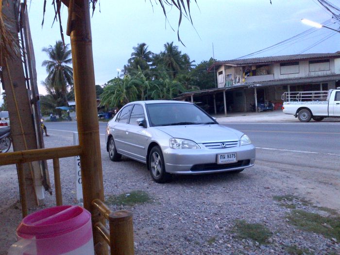 ขากลับแวะทานข้าว นั่งมองหน้ารถตัวเองไปพลาง เพลินดีครับ 555