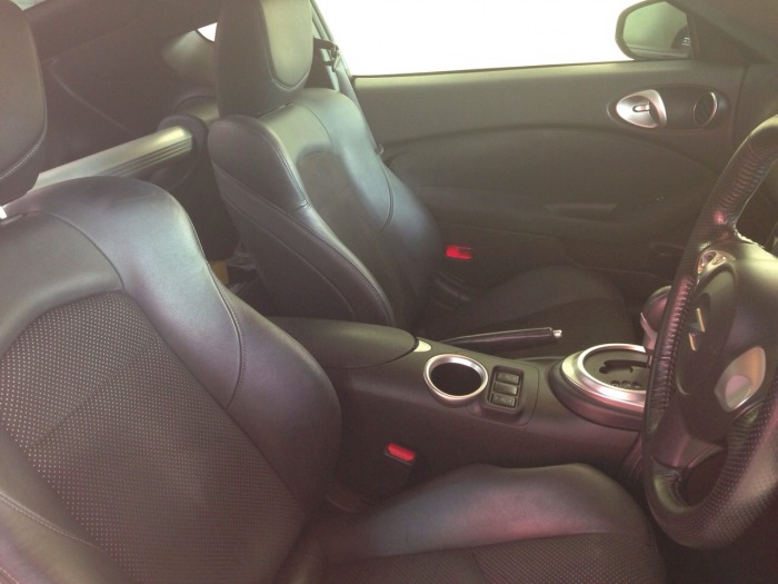 ขาย 370Z สีแดงแปร๊ด (จดประกอบ)