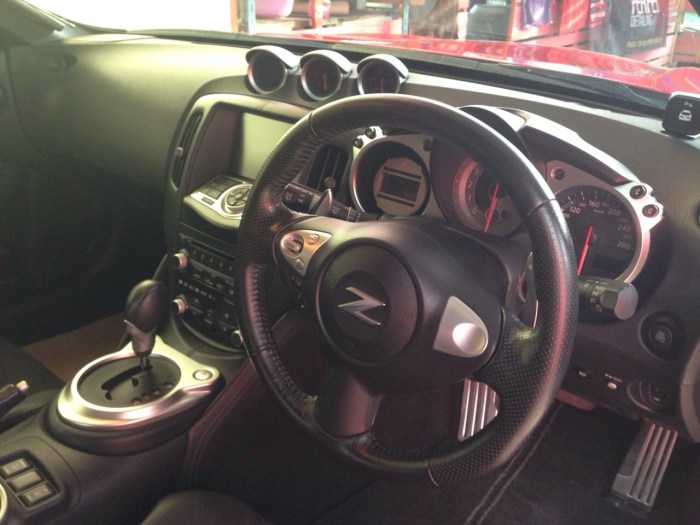 ขาย 370Z สีแดงแปร๊ด (จดประกอบ)