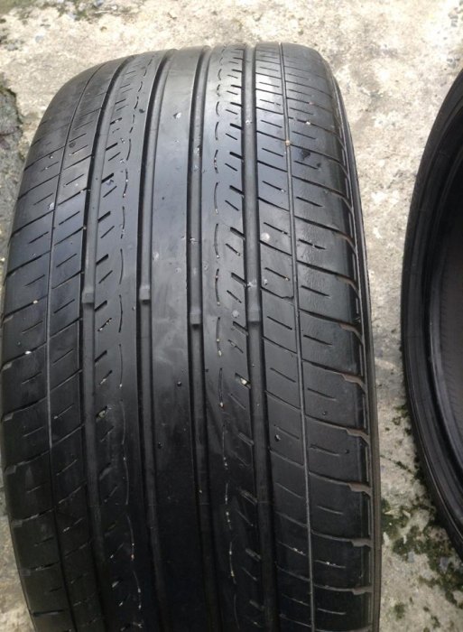 ขายยาง yokohama db 215/50/17 ปลายปี 10 แต่ใส่ปี11 3300