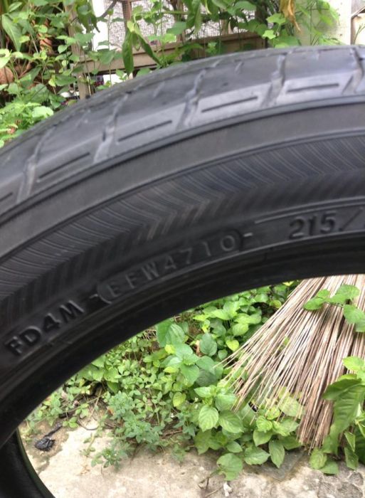 ขายยาง yokohama db 215/50/17 ปลายปี 10 แต่ใส่ปี11 3300