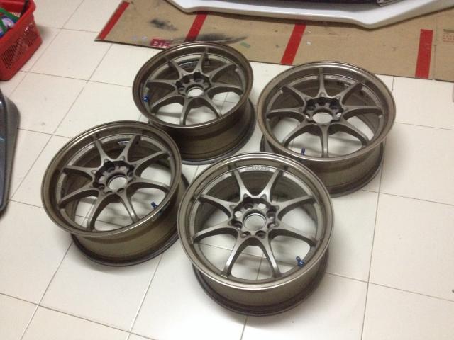 ล้อ ce 28 สีทองอ่อน  งาน cg 0 400 
ขอบ 15 กว้าง 7 ออฟ 35  มีจุ้บ ray และ ปลอกกันสั่นให้ทุกวง

ขาย 8500 บาท