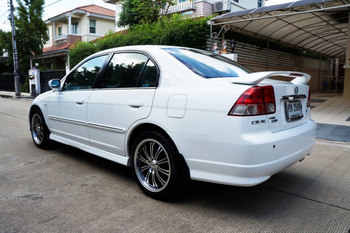 ขาย CIVIC ES ตัว RX แท้ สีขาว ปี2005  รุ่นท๊อปสุดครับ  มีแม็ก 17นิ้ว รถสีเดิมๆเลยครับ